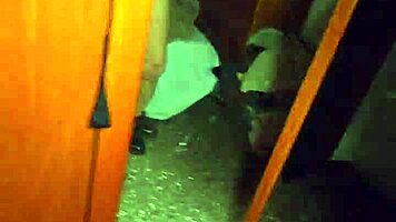 follo vecina infiel en casa corro en su vagina