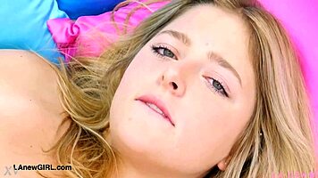 i love showing off my young blonde body's sexy curves