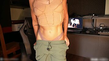 watching this amateur porn clip has me reacting wild to the brunette's club tease