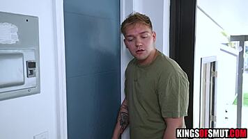 i let him lick my wet pussy then fuck me hard in shower