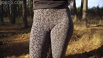 Girl teases fat tight cameltoe pussy lips in outdoor leggings