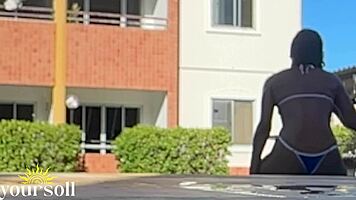 feliz natal! piscina gostosa e noel tatuado me deu o peru depois