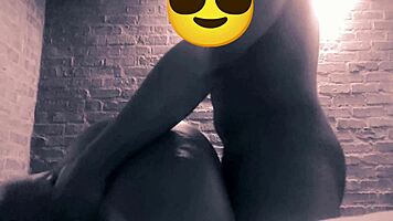 thick bitch shakes that huge ass begging for my doggystyle pound