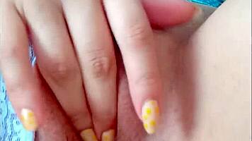 Hot Fitness Babe Fingers Her Dripping Wet Pussy!
