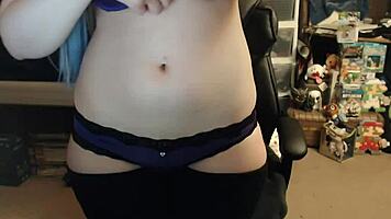 Big Ass Brunette Strips Naked Teasing On Cam Now!