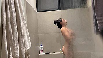 hey sarah rose let's peek behind cancun scenes with your petite charm