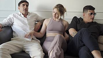 i visit best friend and his gf blows me pov 😈
