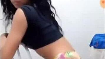 Sexy amateur beauty shakes ass in hot dance