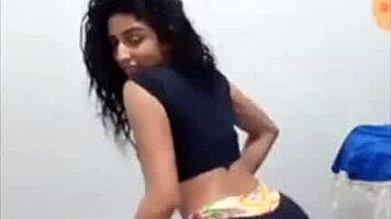 Sexy amateur beauty shakes ass in hot dance