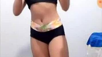 Sexy amateur beauty shakes ass in hot dance