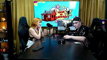 Ruan sniffs Alexa Araujo's wet pussy then fingers her deep for that intense tesão on podcast
