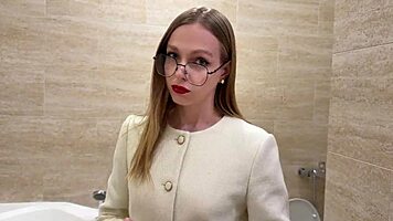 cheating realtor fucked apartment corners for cash