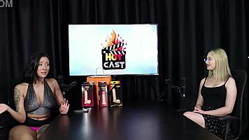Safada interview turns fetish toy play with vivian loola
