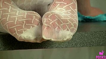 oh amira's so horny fingering pussy on desk skirt upskirt cum hard