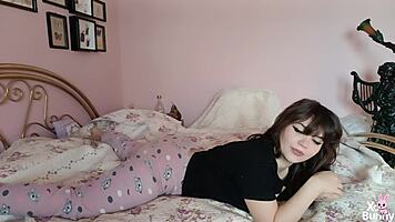 hey she's farting every five seconds in bedroom ass worship closeup 😲🍑