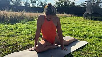 Steamy outdoor yoga leads to deepthroat blowjob on massive cock