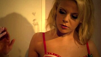 i'm that flexible teen 18+ strippin n squirting wild