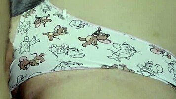 Young beauty's tight juicy hole throbs close-up as she rubs to ecstasy on bed