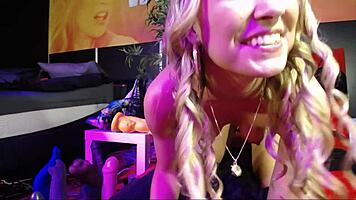 webcam star siswet19 delivers intense liveshow at erotic expo