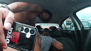 baiana rabuda primeira vez dando a xota dentro de um carro ficou toda leitada jujuba baiana