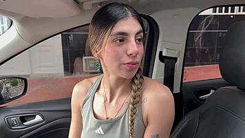 le chupo la verga al novio de mi mejor amiga para que se sienta mejor