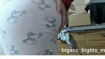 Curvy milf fingers pussy in pajamas