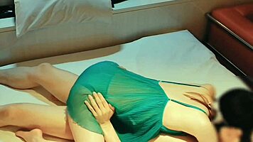 緑のセクシーランジェリーを着たスレンダーなかわいい人妻は不倫して騎乗位と後背位セックスを楽しむ。home made amateur 個人撮影 kawasaki jk