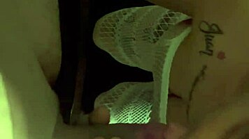 La novia de mi amigo tímida al fin se animó a darme una mamada a escondidas