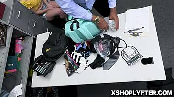 Shoplifter teens negotiate with officer