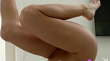 Perverted teen reveals nice big ass in lingerie