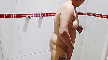 tomei um banho gostoso para fuder com o pauzao