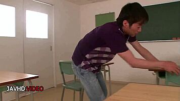 Kyoka Mizusawa Gives Sexy School Blow Job