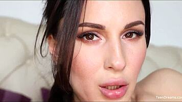 Lilu moon uses magic wand masturbating