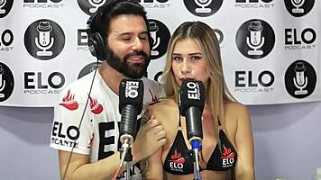 katty blake de atraganta bien rico con una banana