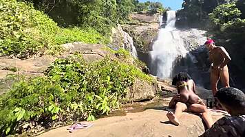 O Video Mais Polemico Do Xvideos Com Suruba Na Cachoeira