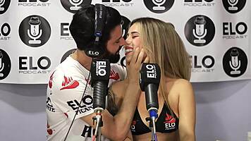 katty blake de atraganta bien rico con una banana