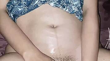 wanna watch this asian babe fingering her wet pussy