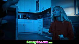 sladka polsestra ujeta ob polnoči v kuhinji pol družine s pol bratom