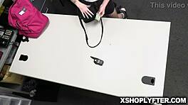 Zvita tatova Sage Fox ujeta pri tatvini v trgovini in jebana od policista v zadnji pisarni