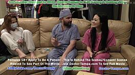 Blaire Celeste má roční gynekologickou prohlídku od doktora Tampy s pomocí sestry Stacy Shepard