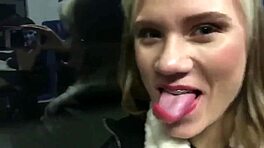 Бяла тийнейджърка 18+ 18+ ближе черен зад в гореща интеррасова игра - уау! 😍