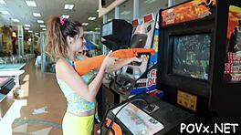 Yo, lihat memek basah ketat ini ditembak keras di webcam! 😜