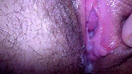 यंग बीबीडब्ल्यू एमआईएलएफ बिग क्रीमपाई लेती है