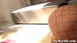 Извращенная порнозвезда получает фейсфакинг от монстр-члена в дикой группе!