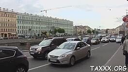 Lanet olsun, casting sırasında kamera önünde ajan tarafından genç kız sikiliyor!