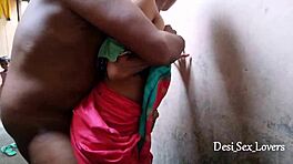 Desi vesnický pár přistižen při ranním venkovním dovádění