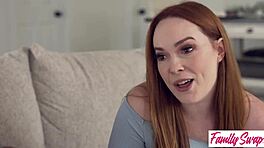 Scarlett Hampton се съблича гола със Swapbro!