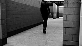 वह प्रिजन प्रॉस्टीट्यूट है, डीपथ्रोट ब्लोजॉब्स से टीज करती है