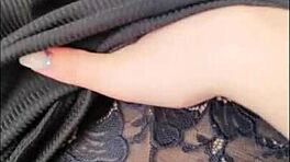 Hermosa dama se corre duro a través de las bragas con DepravedMinx