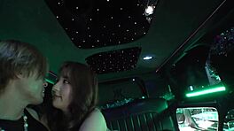 สาวหน้าอกใหญ่ไม่ใส่บรา ดูดและเสร็จ!